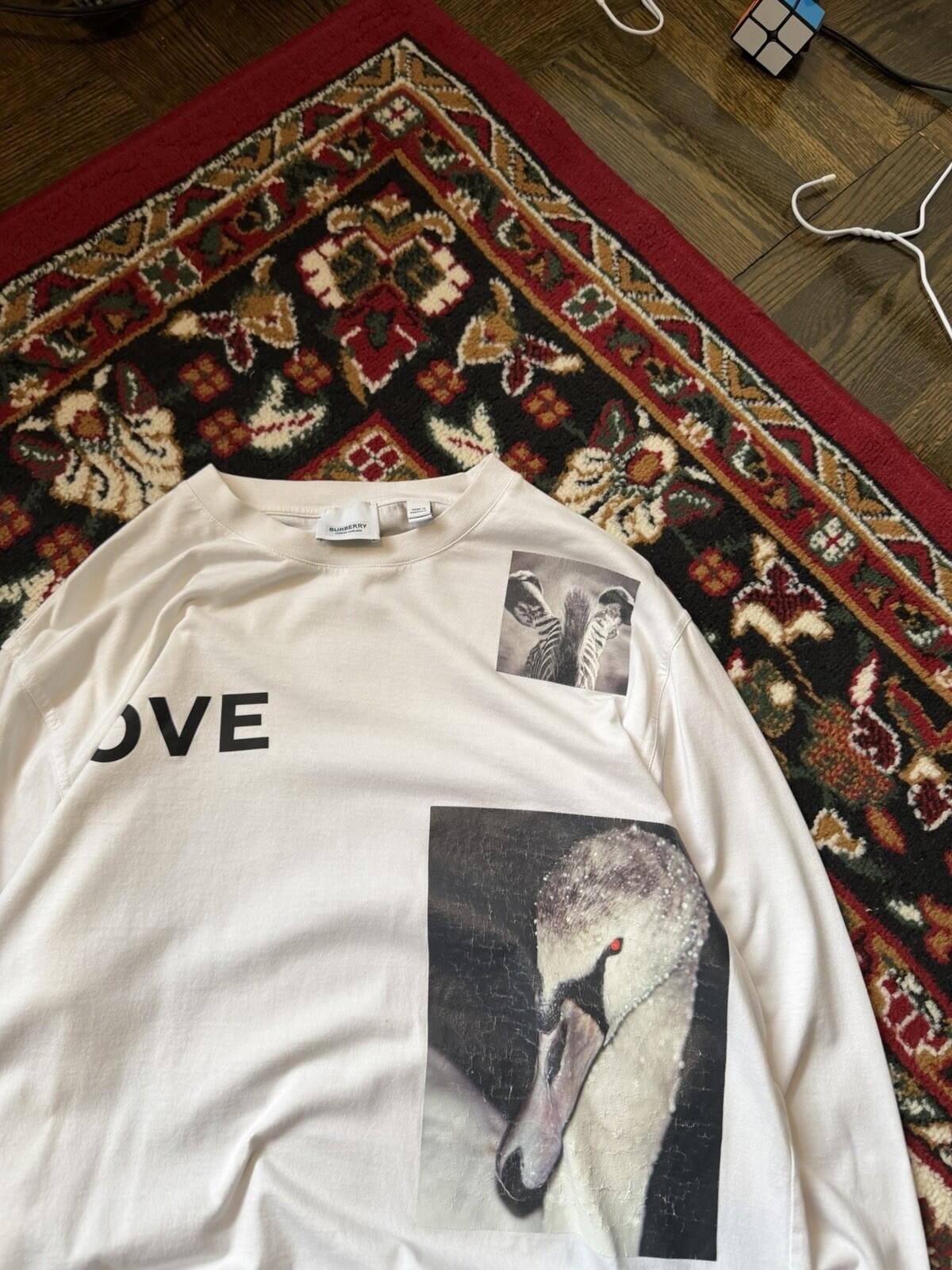 Burberry Love Swan Long Sleeve T-shirt Size XS Tee