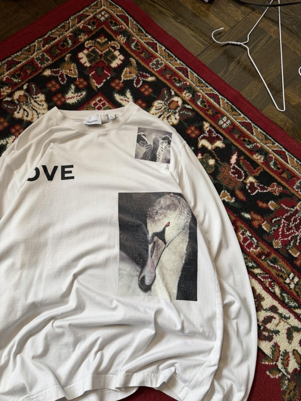 Burberry Love Swan Long Sleeve T-shirt Size XS Tee